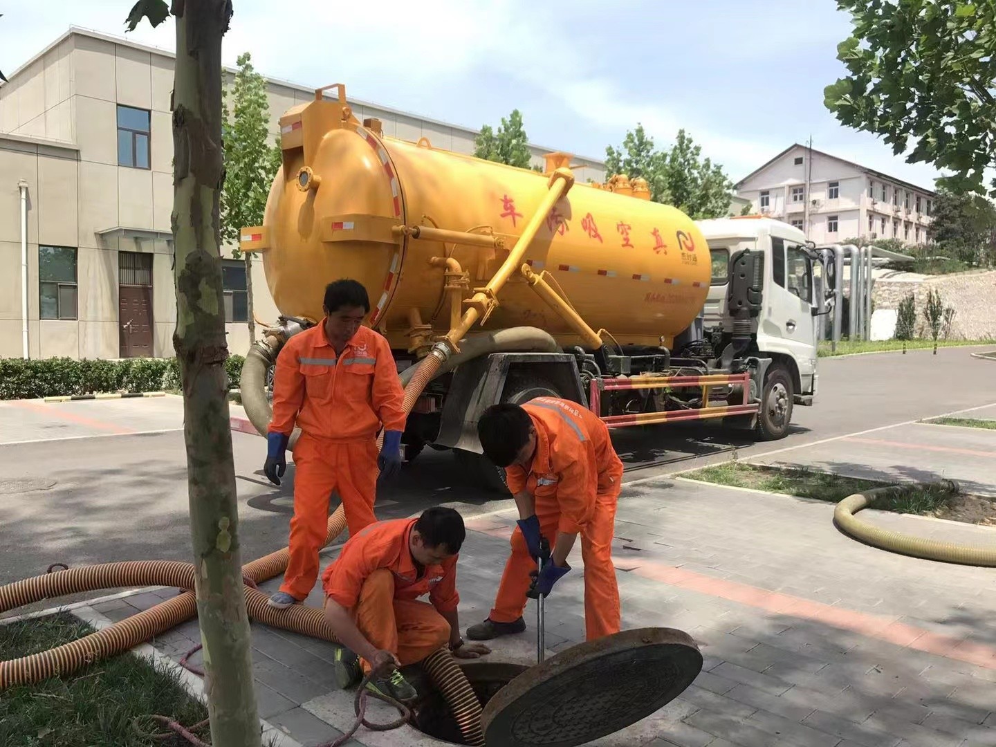 额济纳化粪池清理与5-8吨吸粪车施工效率分析